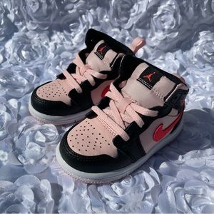 Nike Air Jordan 1 mid TD Toddler Size 6c Atmosphere/Black/Infrared 23 640735-604